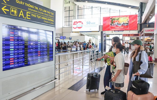 S&acirc;n bay Nội B&agrave;i nườm nượp kh&aacute;ch ng&agrave;y cuối nghỉ lễ 30/4- Ảnh 6.