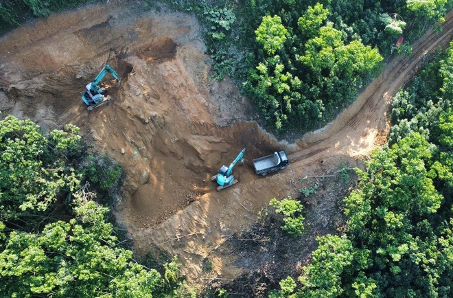Những b&ocirc;ng hồng sạm nắng tr&ecirc;n c&ocirc;ng trường thi c&ocirc;ng đường d&acirc;y 500kV L&agrave;o Cai - Vĩnh Y&ecirc;n- Ảnh 19.