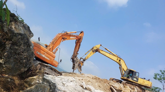 Những b&ocirc;ng hồng sạm nắng tr&ecirc;n c&ocirc;ng trường thi c&ocirc;ng đường d&acirc;y 500kV L&agrave;o Cai - Vĩnh Y&ecirc;n- Ảnh 21.