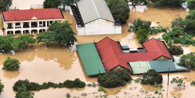 Các xã miền Tây Nghệ An tan hoang sau lũ, hàng trăm ngôi nhà chìm trong biển nước- Ảnh 23. Các xã miền Tây Nghệ An tan hoang sau lũ, hàng trăm ngôi nhà chìm trong biển nước- Ảnh 23.