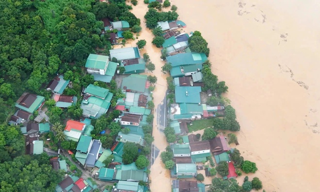 Các xã miền Tây Nghệ An tan hoang sau lũ, hàng trăm ngôi nhà chìm trong biển nước- Ảnh 22. Các xã miền Tây Nghệ An tan hoang sau lũ, hàng trăm ngôi nhà chìm trong biển nước- Ảnh 22.