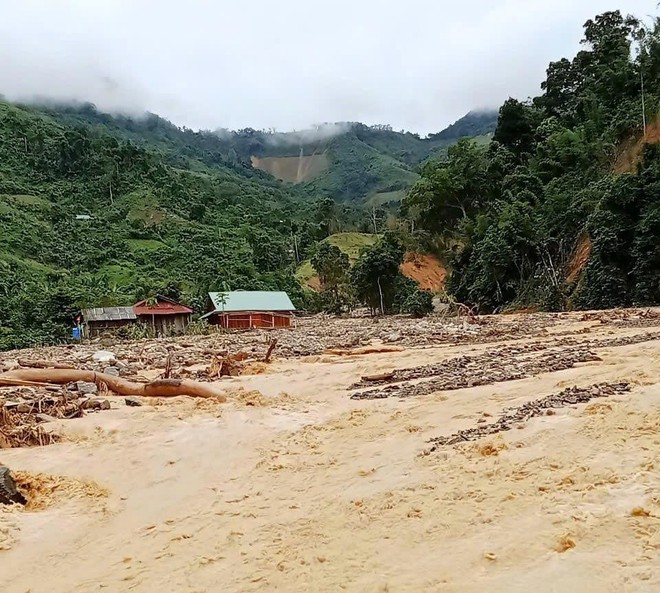 Nghệ An: Xã Nhôn Mai vẫn bị chia cắt do mưa lũ, thiệt hại gần 240 tỷ đồng- Ảnh 7. Nghệ An: Xã Nhôn Mai vẫn bị chia cắt do mưa lũ, thiệt hại gần 240 tỷ đồng- Ảnh 7.