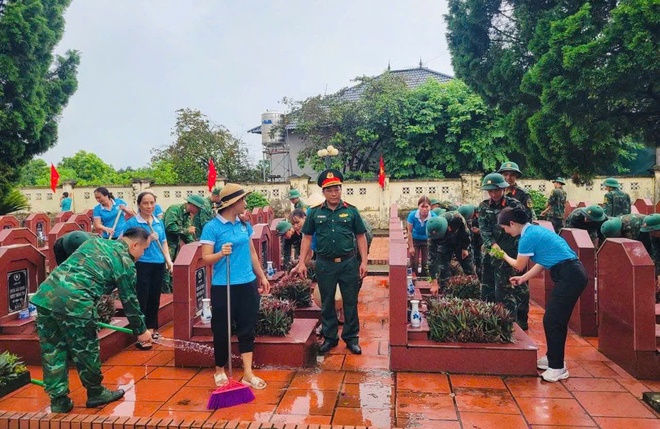 Khắp Thủ đ&ocirc; lung linh "mỗi ngọn nến - một tấm l&ograve;ng" tri &acirc;n c&aacute;c anh h&ugrave;ng liệt sĩ- Ảnh 13.