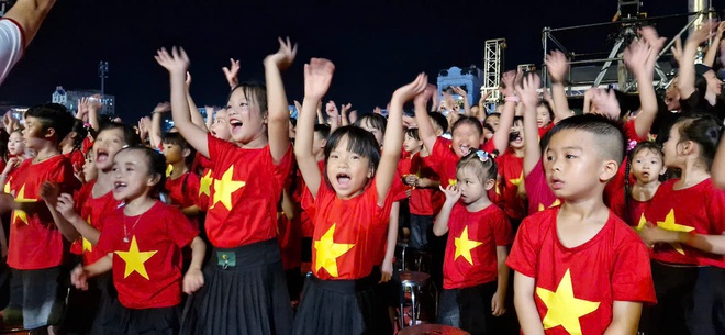 Lần đầu trình diễn drone, bắn pháo hoa chào mừng tỉnh Bắc Ninh mới- Ảnh 18. Lần đầu trình diễn drone, bắn pháo hoa chào mừng tỉnh Bắc Ninh mới- Ảnh 18.