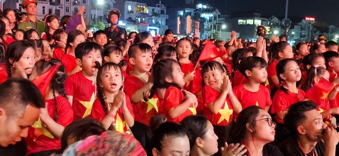 Lần đầu trình diễn drone, bắn pháo hoa chào mừng tỉnh Bắc Ninh mới- Ảnh 19. Lần đầu trình diễn drone, bắn pháo hoa chào mừng tỉnh Bắc Ninh mới- Ảnh 19.