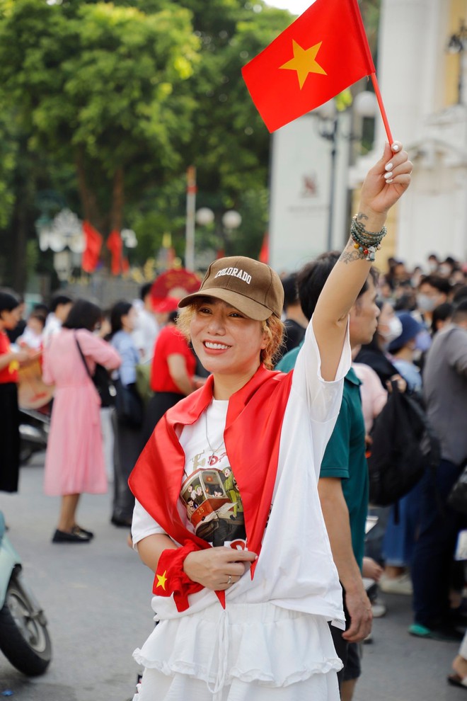 H&agrave;ng ngh&igrave;n kh&aacute;n giả xếp h&agrave;ng nhận v&eacute; concert "Việt Nam trong t&ocirc;i"- Ảnh 3.