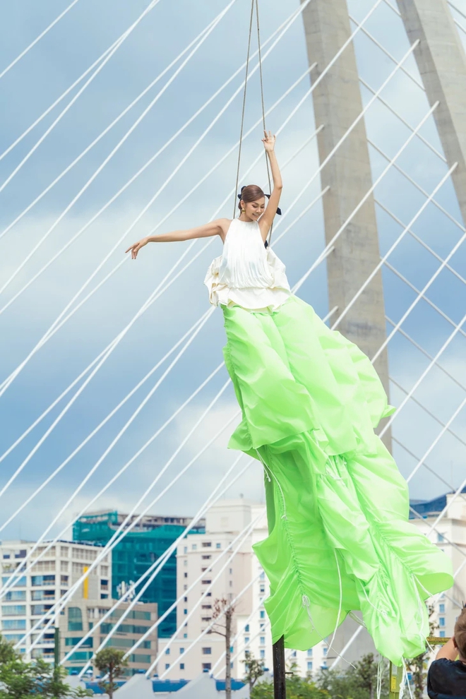 Vietnam's next top model m&ugrave;a 9: Drama c&oacute; c&ograve;n đủ sức giữ kh&aacute;n giả?- Ảnh 5.