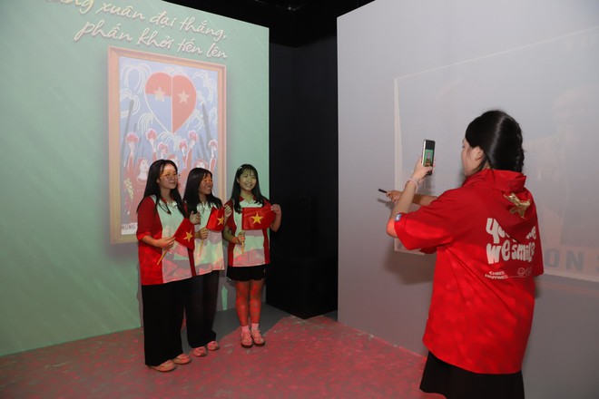 Kh&aacute;n giả trải nghiệm phim trường số, tr&igrave;nh chiếu mapping tại Triển l&atilde;m th&agrave;nh tựu đất nước- Ảnh 4.