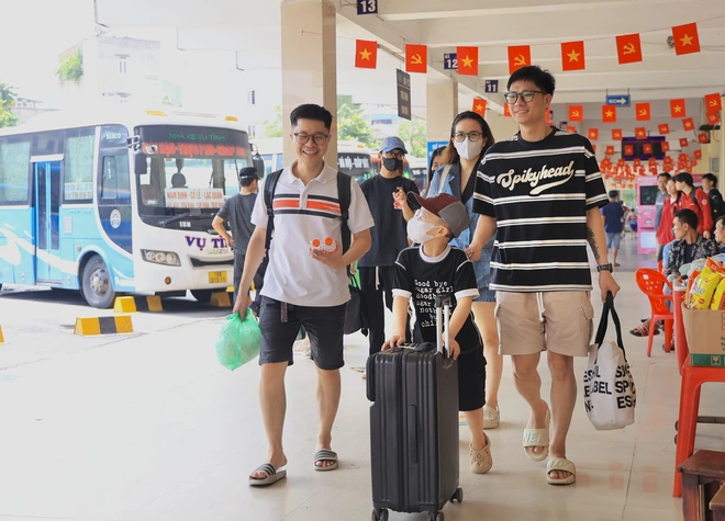 Bến xe H&agrave; Nội thưa kh&aacute;ch ng&agrave;y đầu kỳ nghỉ lễ Quốc kh&aacute;nh- Ảnh 10.