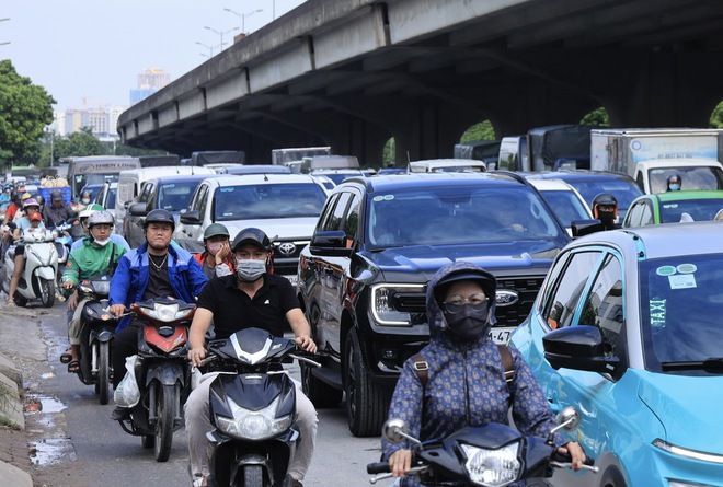 H&agrave; Nội: Nhiều tuyến phố đ&ocirc;ng nghẹt ng&agrave;y đầu nghỉ lễ Quốc kh&aacute;nh 2/9- Ảnh 3.