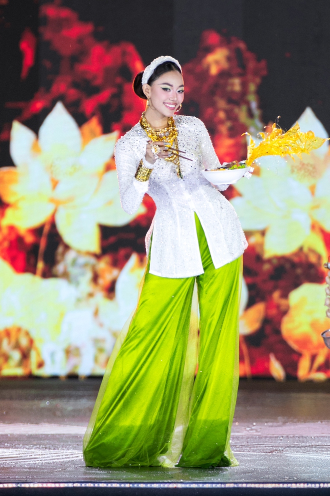 Cảnh tượng chưa từng có ở Miss Grand Vietnam 2025- Ảnh 4. Cảnh tượng chưa từng có ở Miss Grand Vietnam 2025- Ảnh 4.