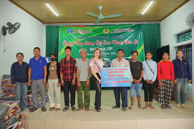 Vượt b&ugrave;n lũ l&ecirc;n Mường T&iacute;p: Những b&agrave;n tay nh&acirc;n &aacute;i t&igrave;m đến nơi gian kh&oacute; nhất- Ảnh 4.