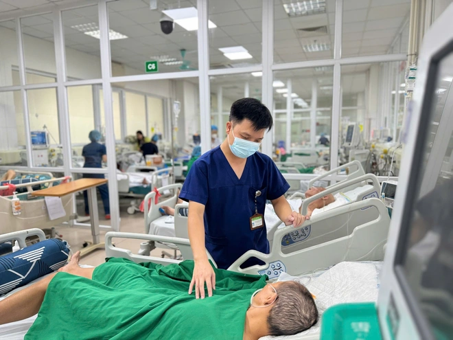 Hai người nguy kịch vì sốt mò- Ảnh 1. Hai người nguy kịch vì sốt mò- Ảnh 1.