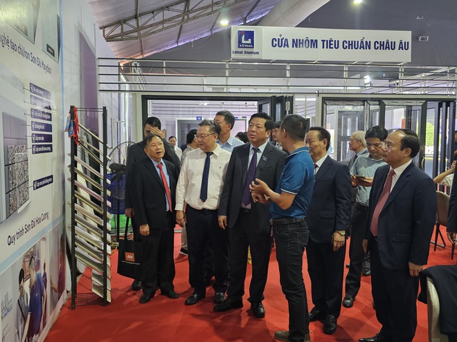 Hơn 1.000 gian hàng góp mặt tại triển lãm Vietbuild Hà Nội 2025- Ảnh 5. Hơn 1.000 gian hàng góp mặt tại triển lãm Vietbuild Hà Nội 2025- Ảnh 5.