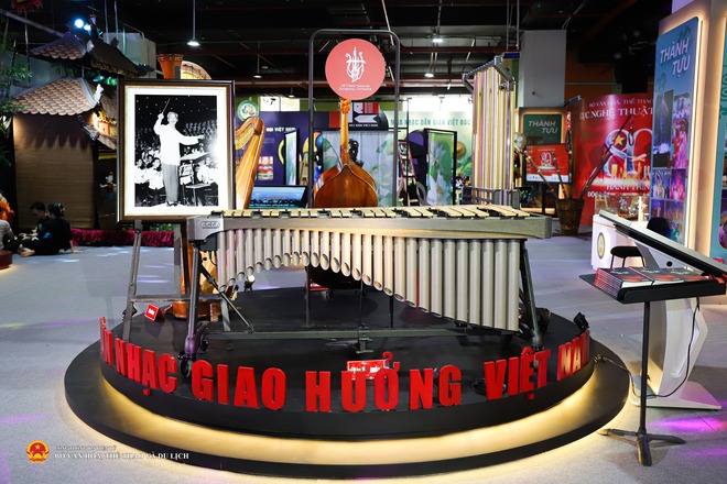 Tăng suất chiếu phim miễn ph&iacute; chi&ecirc;u đ&atilde;i kh&aacute;n giả tại Triển l&atilde;m th&agrave;nh tựu đất nước- Ảnh 7.