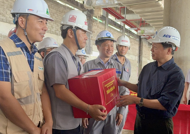 Ph&oacute; Thủ tướng Trần Hồng H&agrave; kiểm tra đột xuất si&ecirc;u s&acirc;n bay Long Th&agrave;nh trong ng&agrave;y chủ nhật- Ảnh 12.