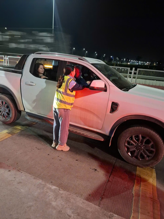 H&agrave;ng trăm xe kh&ocirc;ng đủ điều kiện thu ph&iacute; kh&ocirc;ng dừng vẫn v&agrave;o cao tốc Diễn Ch&acirc;u - B&atilde;i Vọt- Ảnh 3.