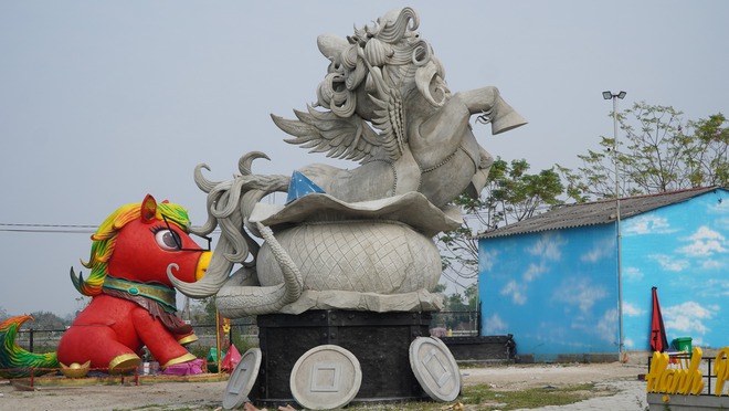 9X Bắc Ninh l&agrave;m linh vật ngựa khổng lồ để đấu gi&aacute; gi&uacute;p người ngh&egrave;o đ&oacute;n Tết- Ảnh 8.