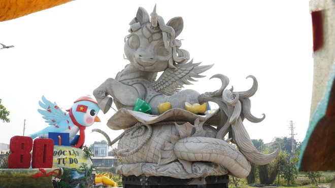 9X Bắc Ninh l&agrave;m linh vật ngựa khổng lồ để đấu gi&aacute; gi&uacute;p người ngh&egrave;o đ&oacute;n Tết- Ảnh 1.