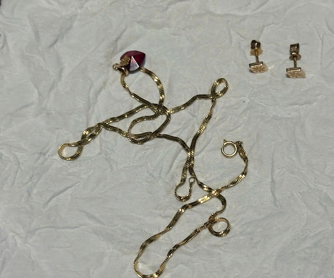 Hai ngày liên tiếp, nhân viên đường sắt giúp hành khách tìm lại tài sản tưởng đã mất- Ảnh 4. Hai ngày liên tiếp, nhân viên đường sắt giúp hành khách tìm lại tài sản tưởng đã mất- Ảnh 4.