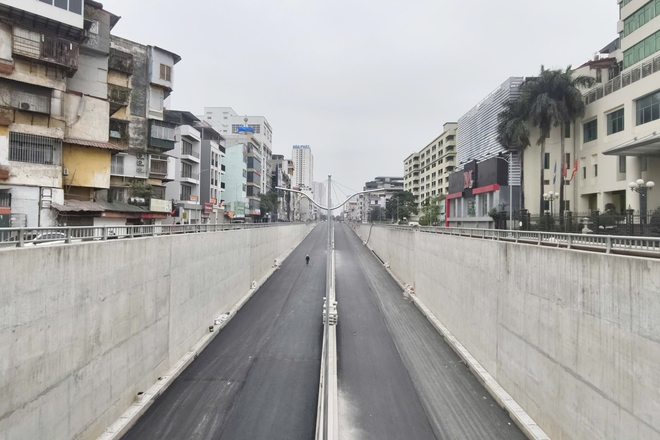 H&agrave; Nội: Ph&ograve;ng CSGT v&agrave; Sở X&acirc;y dựng th&aacute;o gỡ hơn 50 "điểm đen" &ugrave;n tắc giao th&ocirc;ng- Ảnh 3.