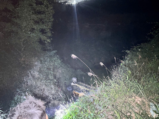 L&agrave;o Cai: &Ocirc; t&ocirc; mất l&aacute;i lao xuống ta luy, 2 người tử vong- Ảnh 2.