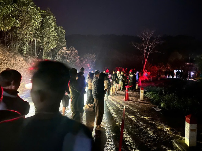 L&agrave;o Cai: &Ocirc; t&ocirc; mất l&aacute;i lao xuống ta luy, 2 người tử vong- Ảnh 1.