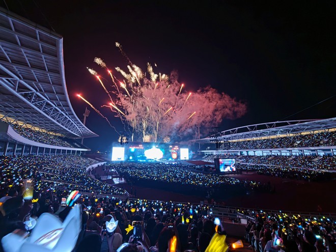 Concert BigBang tại Hà Nội: G-Dragon đập guitar, Daesung chào khán giả bằng tiếng Việt - Ảnh 13.