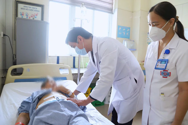 Phẫu thuật th&agrave;nh c&ocirc;ng cho cụ b&agrave; 100 tuổi mắc u dạ d&agrave;y- Ảnh 2.