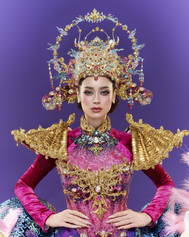 Hoa hậu Emoura Phạm tr&igrave;nh diễn trang phục d&acirc;n tộc &ldquo;Vinh quy b&aacute;i tổ&rdquo;- Ảnh 2.
