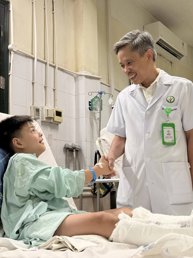 Kéo dài gân gót chân cho bé trai bị di chứng sau chấn thương sọ não- Ảnh 3.
