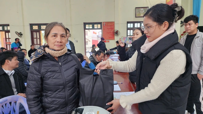 Cận Tết, người dân phấn khởi nhận bồi thường giải phóng mặt bằng sân bay Gia Bình- Ảnh 8. Cận Tết, người dân phấn khởi nhận bồi thường giải phóng mặt bằng sân bay Gia Bình- Ảnh 8.