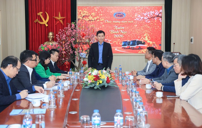 Thứ trưởng Lê Anh Tuấn: Mục tiêu cao nhất là phục vụ người dân về quê an toàn, văn minh- Ảnh 5. Thứ trưởng Lê Anh Tuấn: Mục tiêu cao nhất là phục vụ người dân về quê an toàn, văn minh- Ảnh 5.