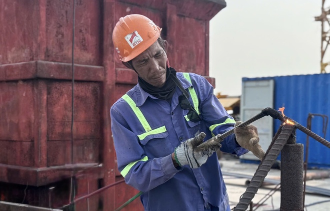 Tết kh&ocirc;ng nghỉ tr&ecirc;n c&ocirc;ng trường cao tốc, cầu lớn, s&acirc;n bay Long Th&agrave;nh- Ảnh 7.