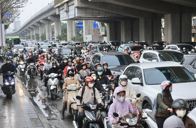 Xe cộ nh&iacute;ch từng m&eacute;t, H&agrave; Nội &ugrave;n tắc diện rộng sau Tết Nguy&ecirc;n đ&aacute;n- Ảnh 8.