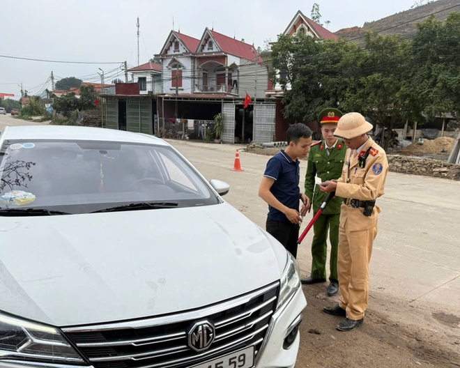 CSGT Bắc Ninh xử lý nghiêm vi phạm, bảo đảm ATGT cho lễ hội xuân- Ảnh 6. CSGT Bắc Ninh xử lý nghiêm vi phạm, bảo đảm ATGT cho lễ hội xuân- Ảnh 6.