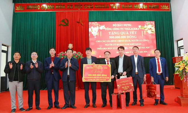 Viglacera trao tặng quà hỗ trợ người dân xã Hồng Sơn và Phúc Sơn (Hà Nội)- Ảnh 2. Viglacera trao tặng quà hỗ trợ người dân xã Hồng Sơn và Phúc Sơn (Hà Nội)- Ảnh 2.