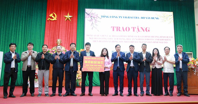 Viglacera trao tặng quà hỗ trợ người dân xã Hồng Sơn và Phúc Sơn (Hà Nội)- Ảnh 3. Viglacera trao tặng quà hỗ trợ người dân xã Hồng Sơn và Phúc Sơn (Hà Nội)- Ảnh 3.