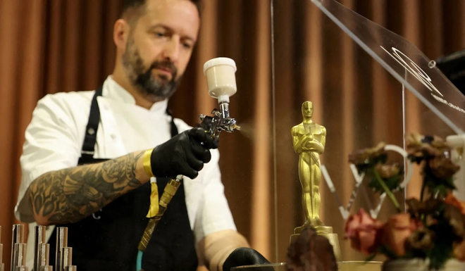 Hậu trường chuẩn bị Oscar 2026: An ninh được siết chặt, thảm đỏ đ&atilde; sẵn s&agrave;ng- Ảnh 10.
