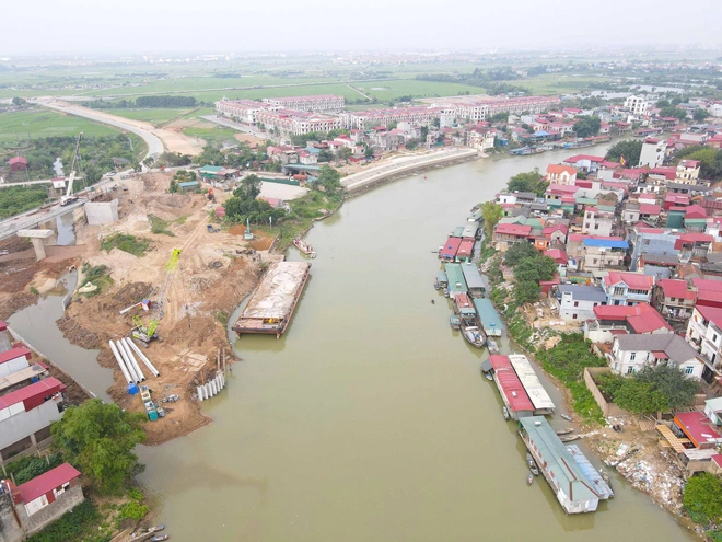 Bờ k&egrave; trăm tỷ đồng chống sạt lở đ&ecirc; hữu Cầu chạy đua trước m&ugrave;a lũ- Ảnh 3.