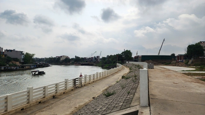 Bờ k&egrave; trăm tỷ đồng chống sạt lở đ&ecirc; hữu Cầu chạy đua trước m&ugrave;a lũ- Ảnh 9.