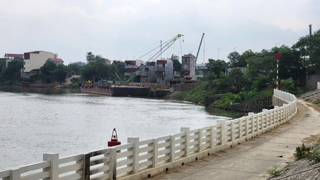 Bờ k&egrave; trăm tỷ đồng chống sạt lở đ&ecirc; hữu Cầu chạy đua trước m&ugrave;a lũ- Ảnh 11.