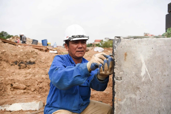 Bờ k&egrave; trăm tỷ đồng chống sạt lở đ&ecirc; hữu Cầu chạy đua trước m&ugrave;a lũ- Ảnh 1.