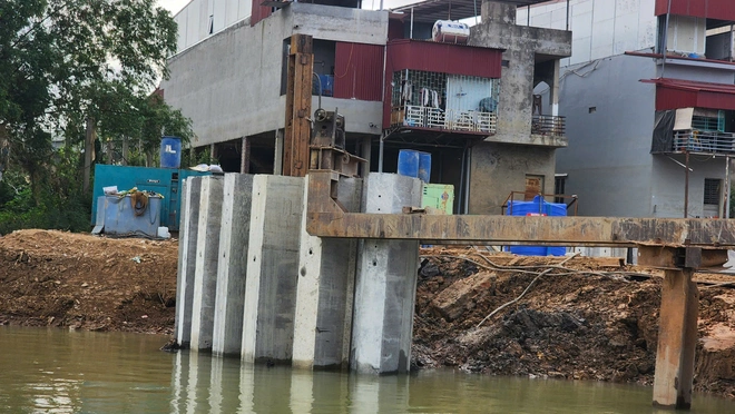 Bờ k&egrave; trăm tỷ đồng chống sạt lở đ&ecirc; hữu Cầu chạy đua trước m&ugrave;a lũ- Ảnh 6.