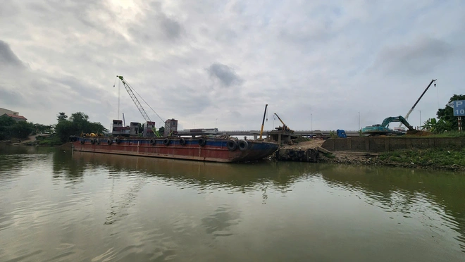 Bờ k&egrave; trăm tỷ đồng chống sạt lở đ&ecirc; hữu Cầu chạy đua trước m&ugrave;a lũ- Ảnh 4.