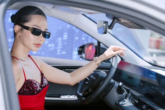 Omoda C5 SHS-H ra mắt Việt Nam, giá từ 669 triệu đồng- Ảnh 3.