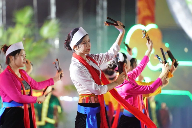 Khai mạc lễ hội Đền H&ugrave;ng v&agrave; Tuần Văn h&oacute;a - Du lịch Đất Tổ- Ảnh 3.