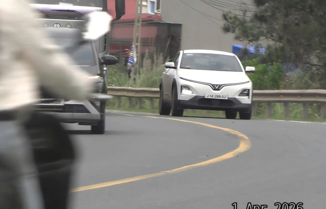 Từ phản &aacute;nh của người d&acirc;n, CSGT xử l&yacute; nhiều l&aacute;i xe vi phạm vượt ẩu tr&ecirc;n QL1A- Ảnh 5.