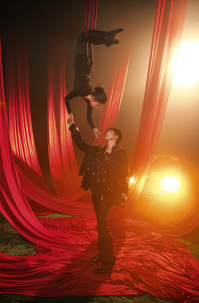 T&acirc;n binh LEZII ra mắt MV &ldquo;Dập d&igrave;u trong mưa&rdquo;, định vị m&agrave;u sắc &acirc;m nhạc ri&ecirc;ng- Ảnh 4.