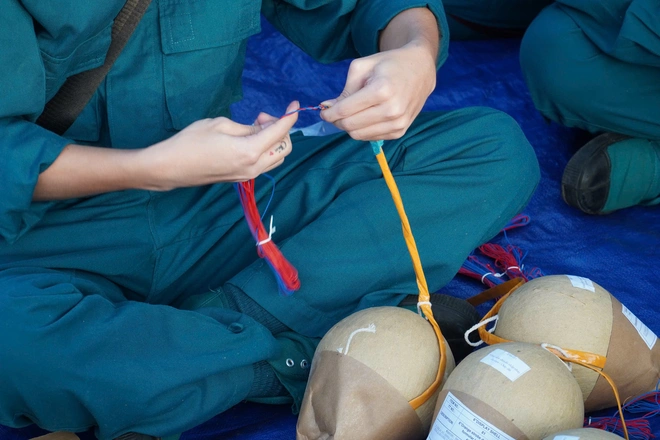 TP.HCM, Đồng Nai tất bật chuẩn bị h&agrave;ng chục trận địa ph&aacute;o hoa cho đ&ecirc;m 30/4 rực s&aacute;ng- Ảnh 7.